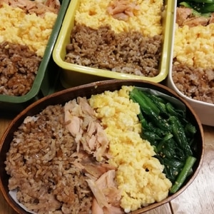 生姜がポイント♪鮭と小松菜の☆3色丼